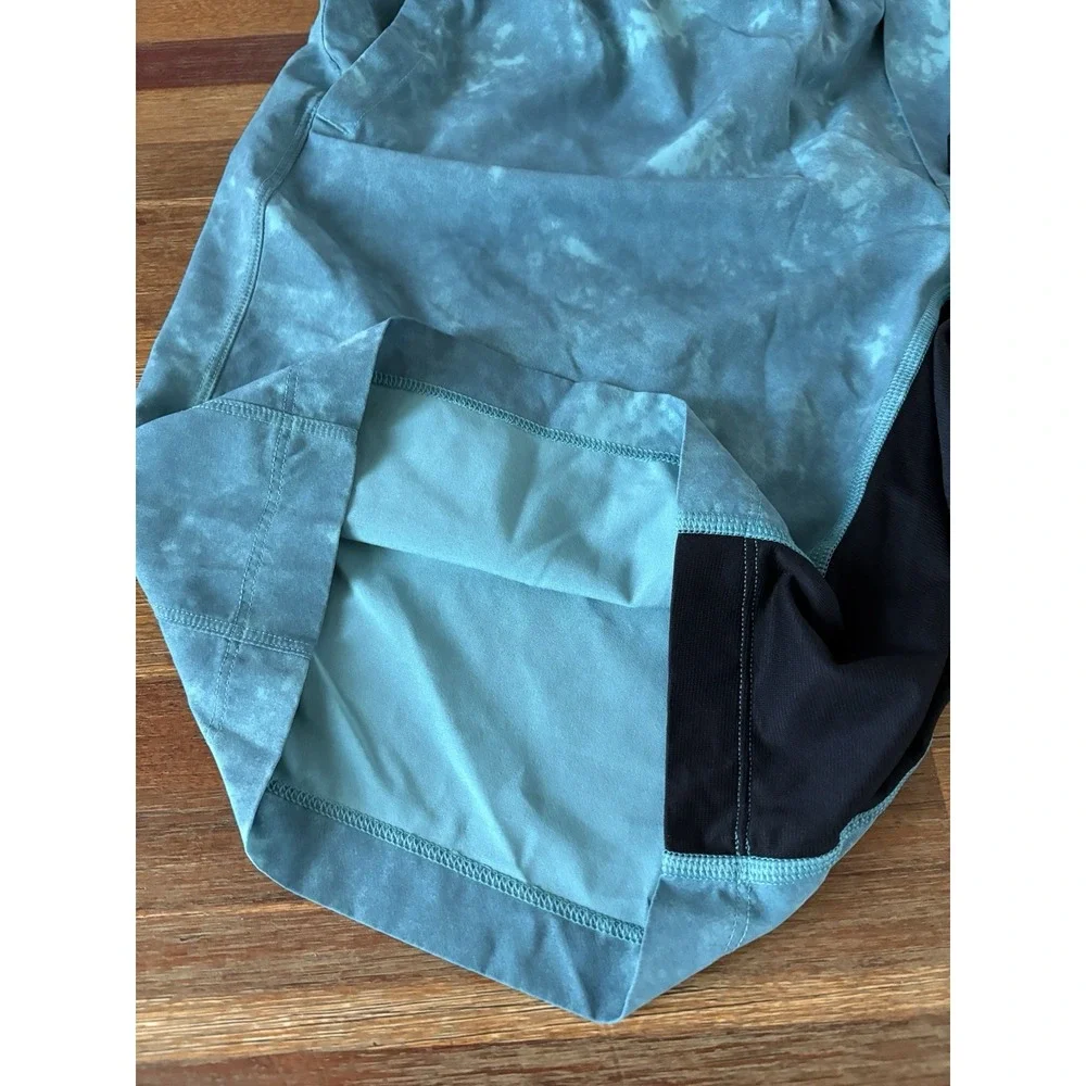 Lululemon Men's Shorts Size Large Pace Breaker 9
